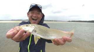 「#326 【PART2】ゴールドコーストに堪能する投げ釣り～楽園サーフから狙うビッグキス～」をアップいたしました。