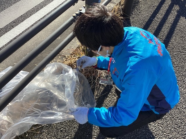 草加バイパス店近隣の清掃を行いました!! 草加バイパス店近隣の清掃を行いました!!