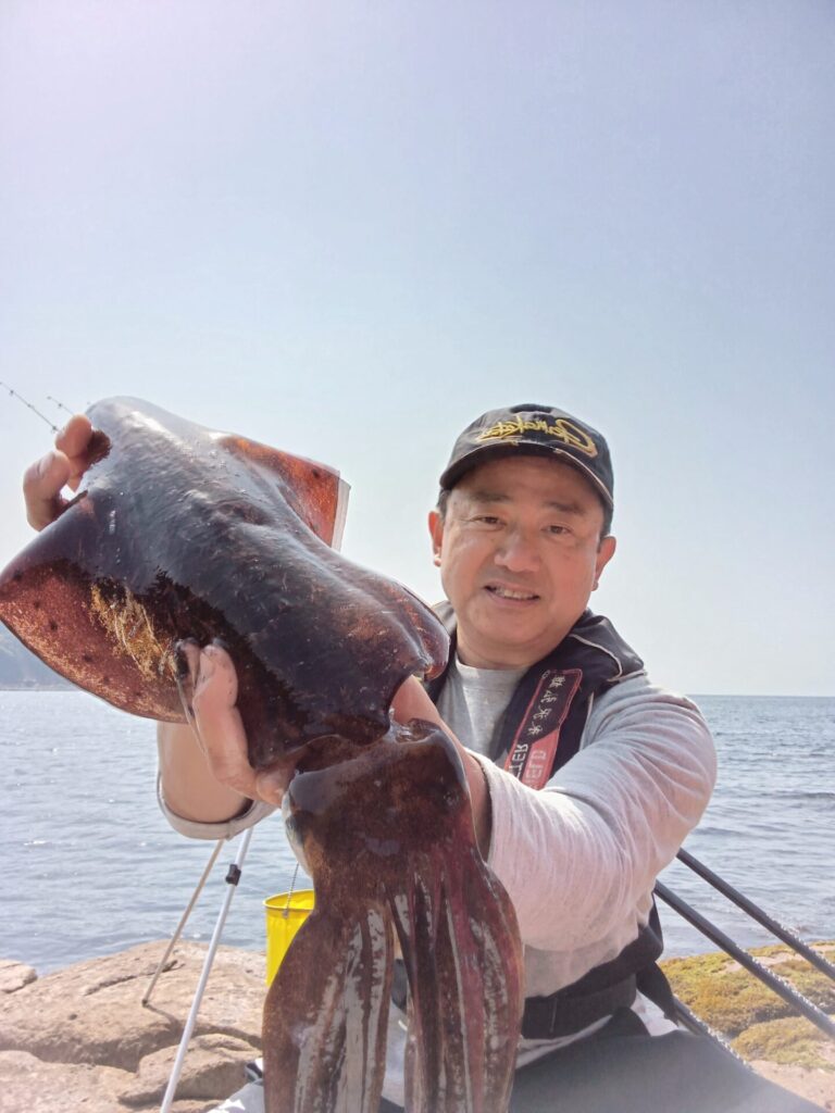 春イカ開幕！投げ釣りでも竿が飛んでいくアタリが！(三重県熊野市)