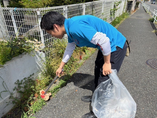 八王子店近隣の清掃を行いました！！