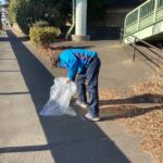 新大宮バイパス店近隣の清掃を行いました！！