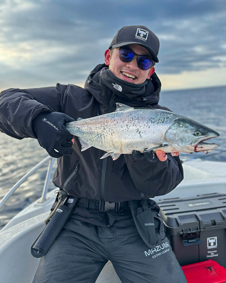 【函館沖 サクラマスジギング】寒さを忘れさせてくれるサクラマス
